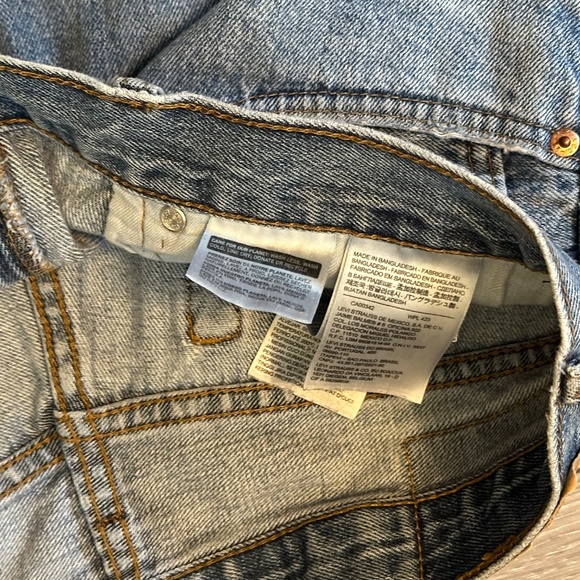 Levi's 516 Light Wash Slim Straight Distressed Jeans - Picture 9 of 9